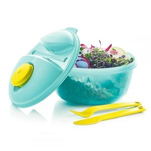NEW TUPPERWARE SALAD BOWL.